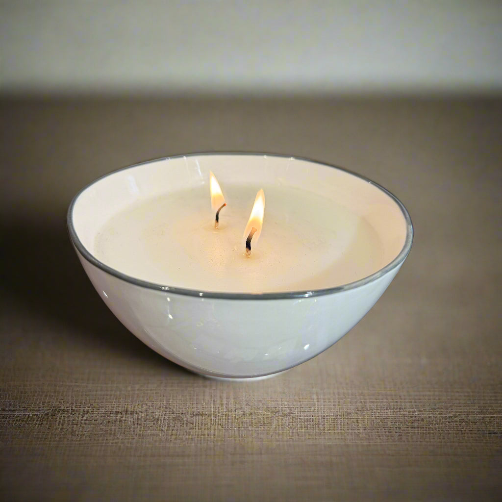 Atmosphere Candle Vegetable Wax and Clean Fragrance in Warm Seductive Scent