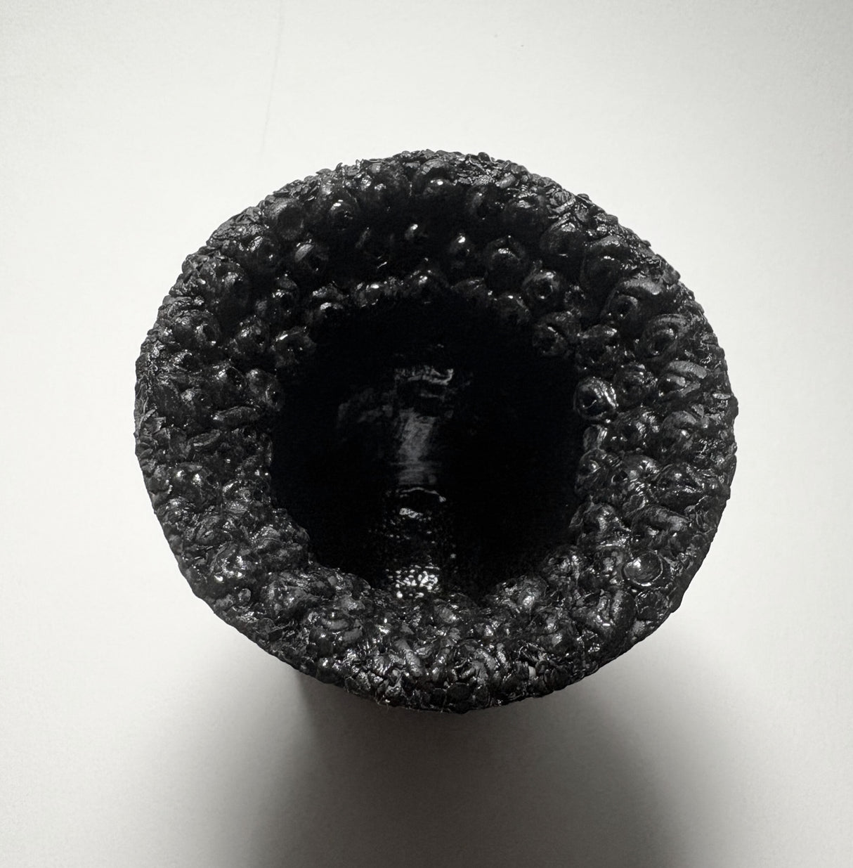 Avigail Remak / Ceramics / Vase / Dark Holding