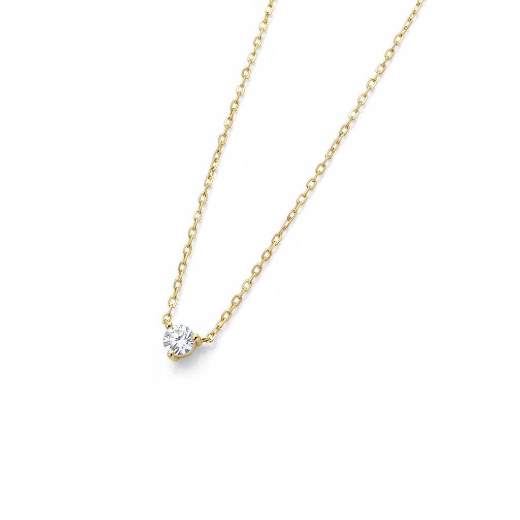 A shimmering solitaire diamond to wear every single day.