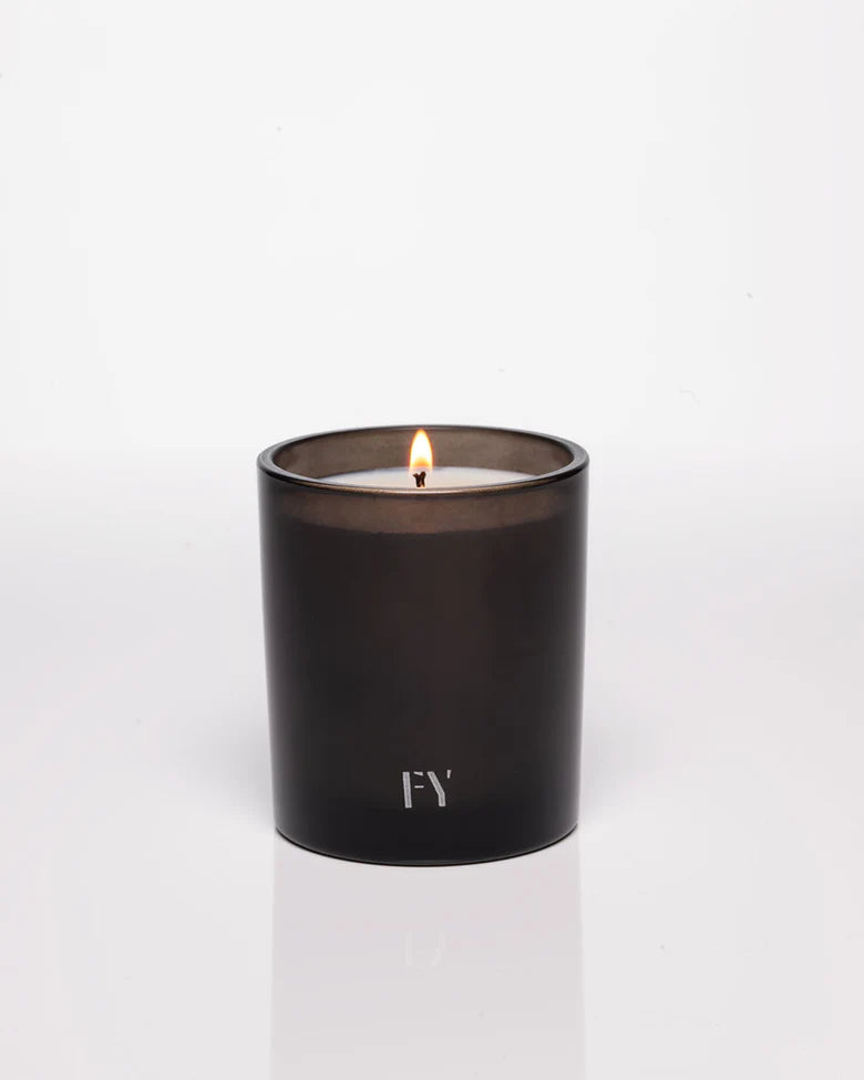 A water obsession comes to life with EAU candles by Free Yourself. Your guide to introspection and peace, EAU is a multi-dimensional melody of grapefruit, pink pepper, gardenia and aquatic nuances. In a 10 oz black glass vessel made in Vermont and handpoured clean candle with coconut and apricot wax.