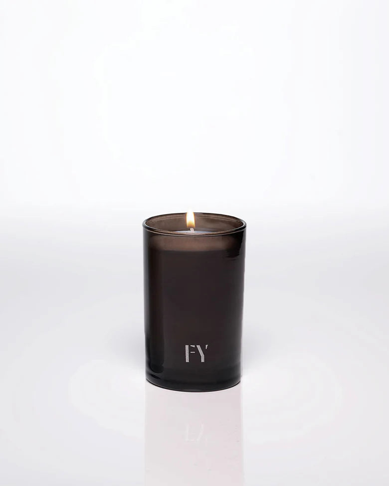 A water obsession comes to life with EAU candles by Free Yourself. Your guide to introspection and peace, EAU is a multi-dimensional melody of grapefruit, pink pepper, gardenia and aquatic nuances. In a 4 oz black glass vessel made in Vermont and handpoured clean candle with coconut and apricot wax.
