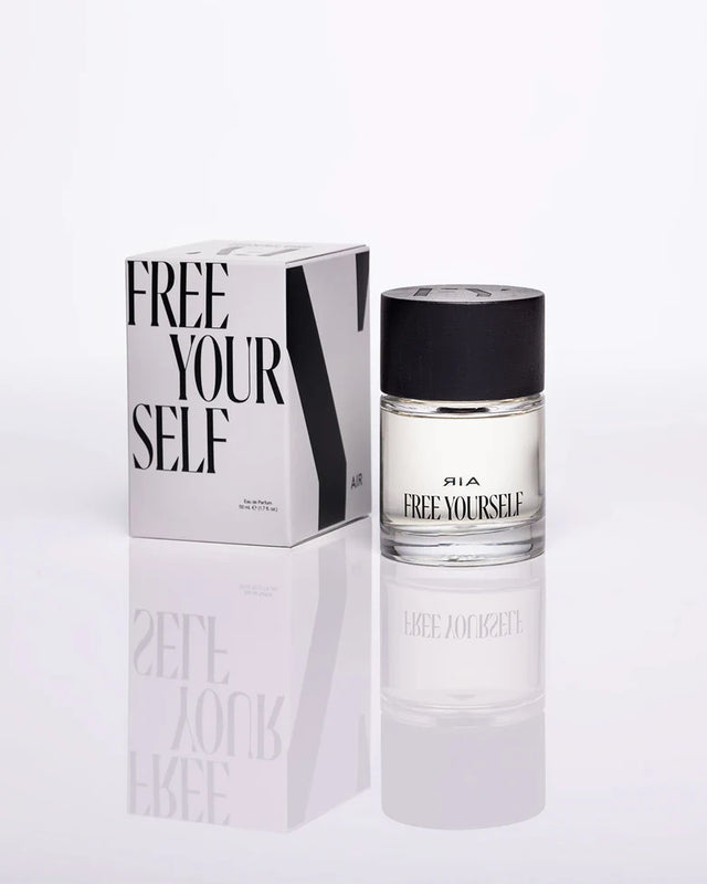 AIR perfume is a harmonizing scent of grapefruit, ginger, vetiver, solar notes, and moss. 