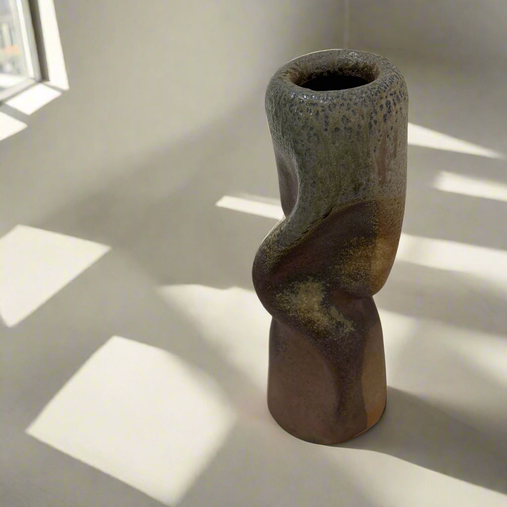 Ian Hazard Bill / Ceramics / Vase / Gesture Vase Medium