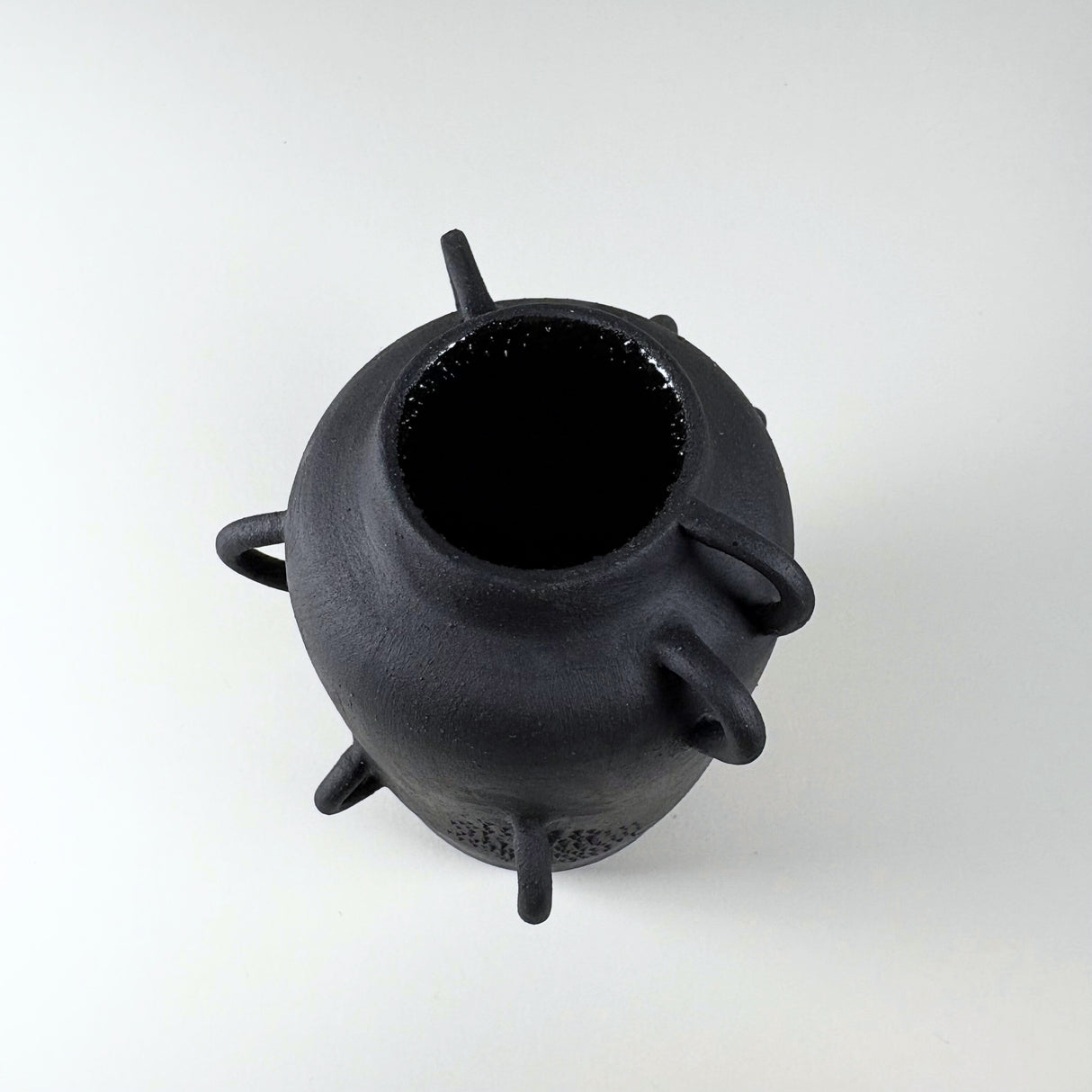 Avigail Remak / Ceramics / Vase / Loopy Dark