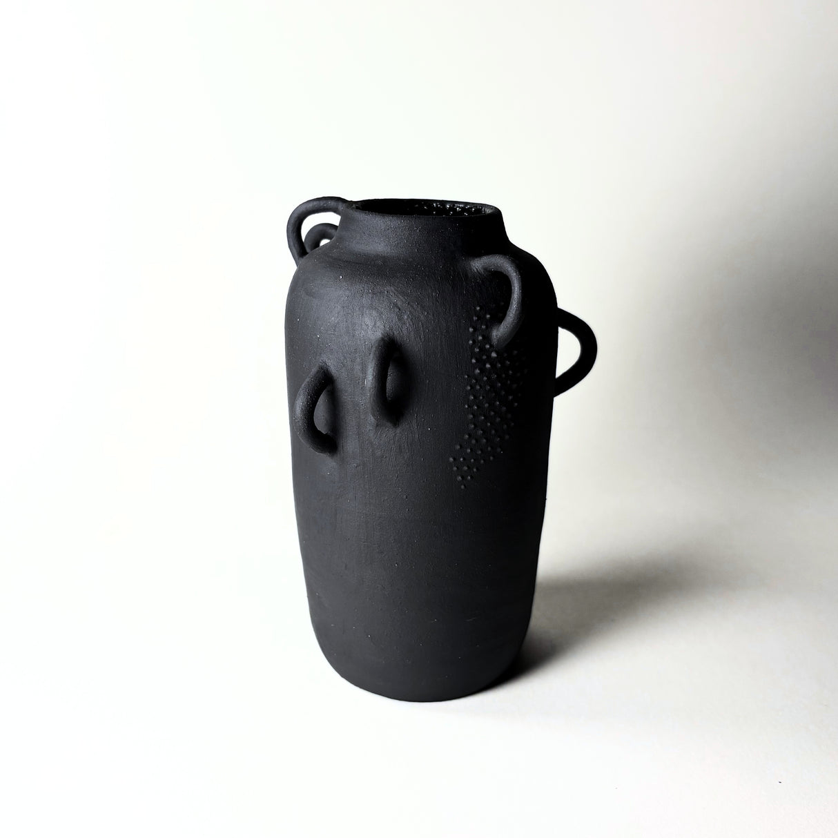 Avigail Remak / Ceramics / Vase / Loopy Dark