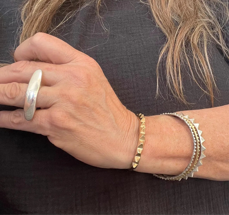 A cuff with studs to add edgy rocker vibes to your wrist stack! We love the solid structure but easy to wear design by Lotte Leopard.