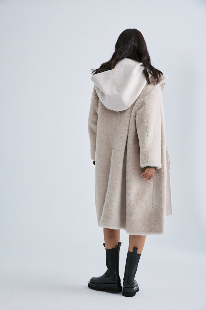The Glacier coat is  an antidote to wintry days. It's cut for a loose fit from plush shearling, with a soft texture backing, to go over your layers. By Mute by JL this is the Glacier Faux Shearling coat in blush. 