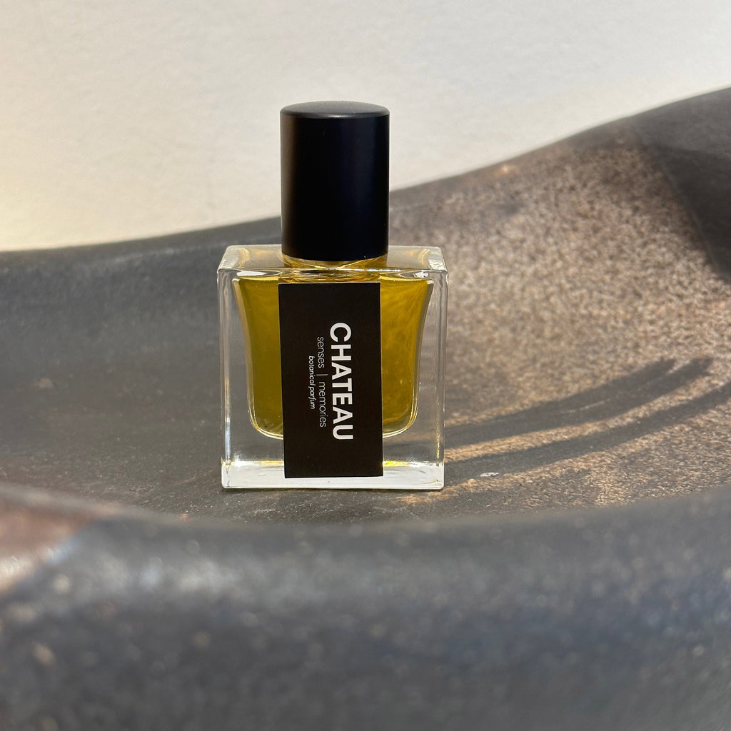 Named for the Chateau Marmont in Hollywood, this fragrance is sexy and dark with a hint of the unknown. Key notes are daphne, leather, rum, tobacco and amber.