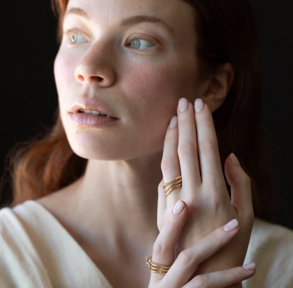 Siri Hansdotter / Ring / Einar Wavy Stacking Band