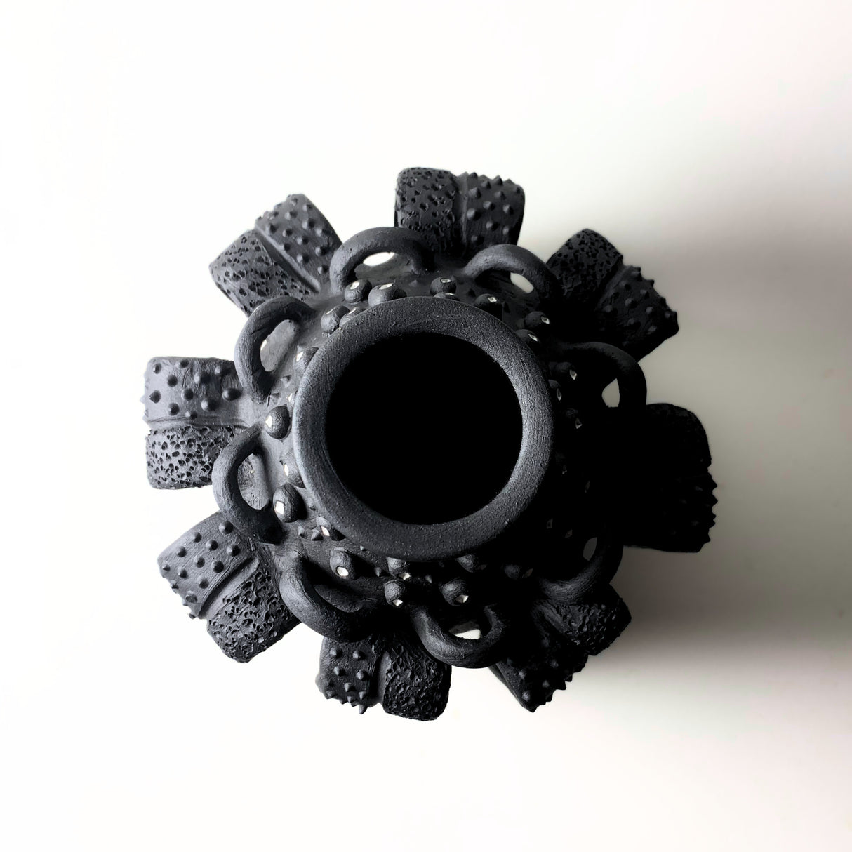 Avigail Remak / Ceramics / Vase / Tongue and Leaf