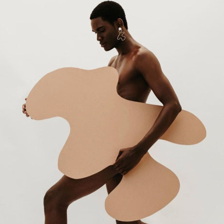 These Dot Sway earrings flow with the natural curves of the human form. A love story about freedom.