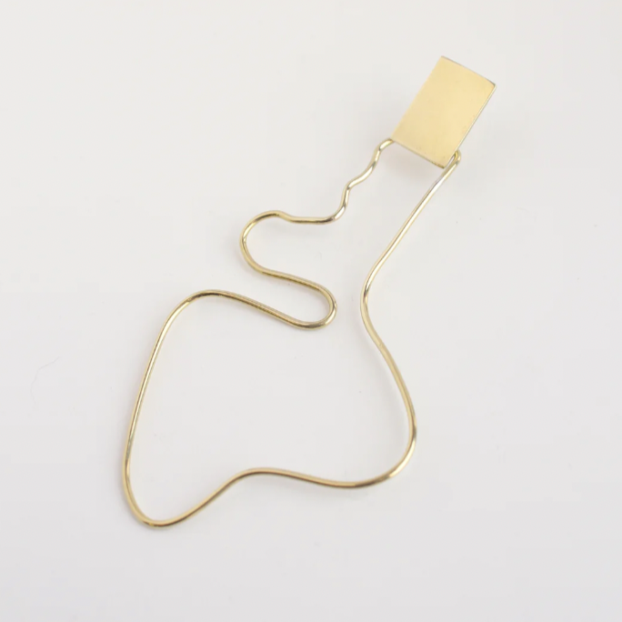 These Sculpture Sway earrings flow with the natural curves of the human form. A love story about freedom.