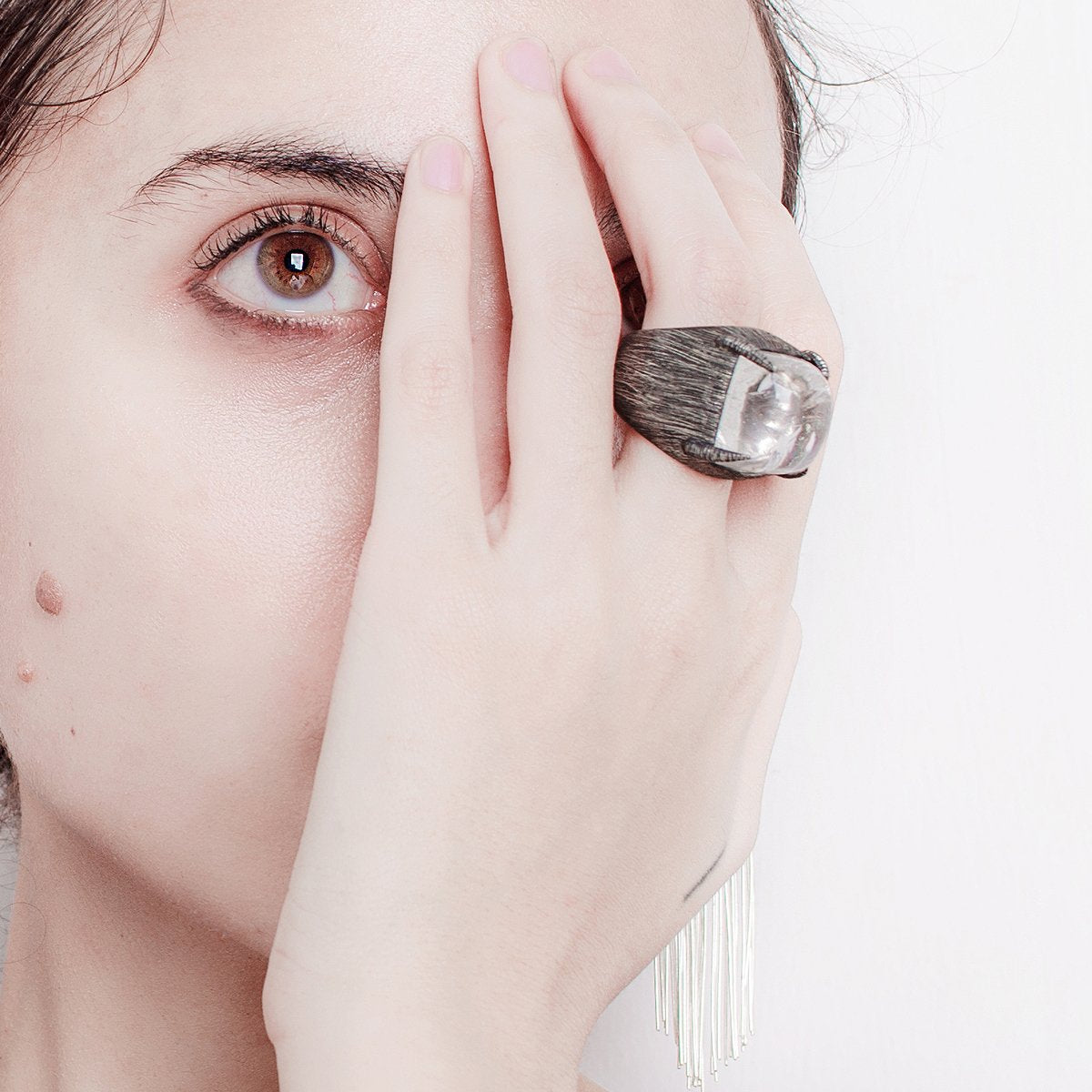 Mariella Pilato / Ring / Crystal Grasping Light Ring