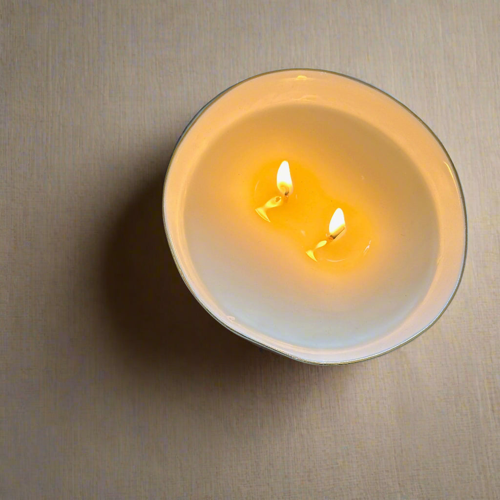 Poet and the Bench / Atmosphere / Candle / No 11 Alluring Candle