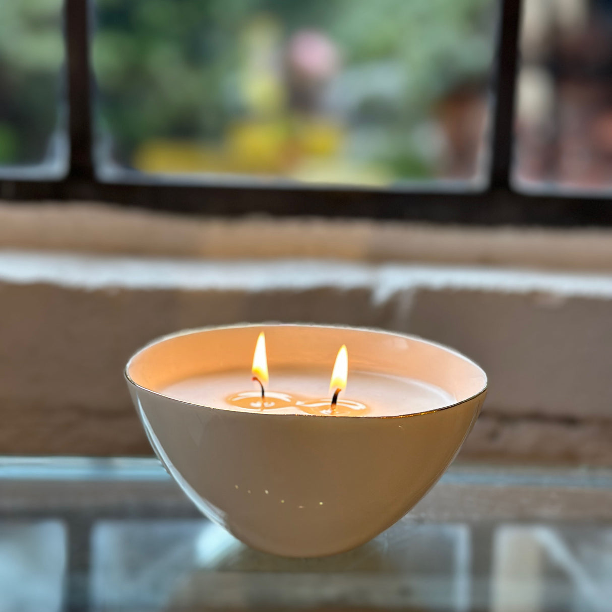 No. 11 candle is a mysterious gender inclusive vegetable wax and clean fragrance blend with sensual, alluring and spirited notes: Jasmine, sweet pea, white rose, tree barks, sandalwood, vanilla, ambrette, tobacco and black pepper.