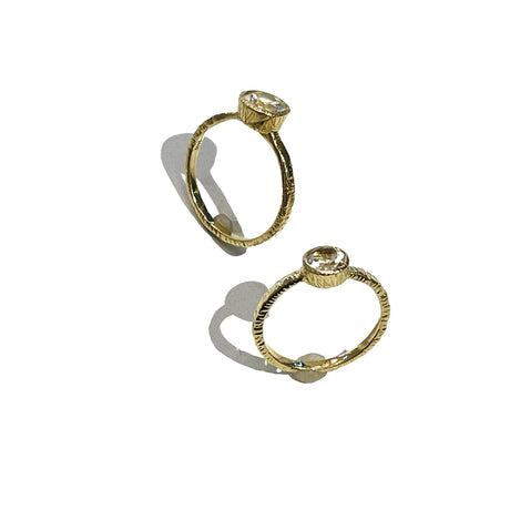 Danielle Welmond / Rings / White Topaz Textured Top Bezel