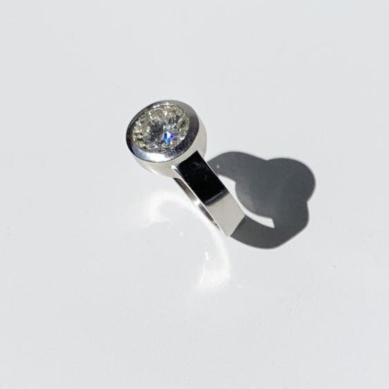 Jewelry designer Jeffrey Levin adapted the design specifically for the STUNNING 2.5 carat heirloom diamond from the bride’s mother. The mounting was hand carved in wax and cast in platinum with Jeffrey’s signature flush-set design.