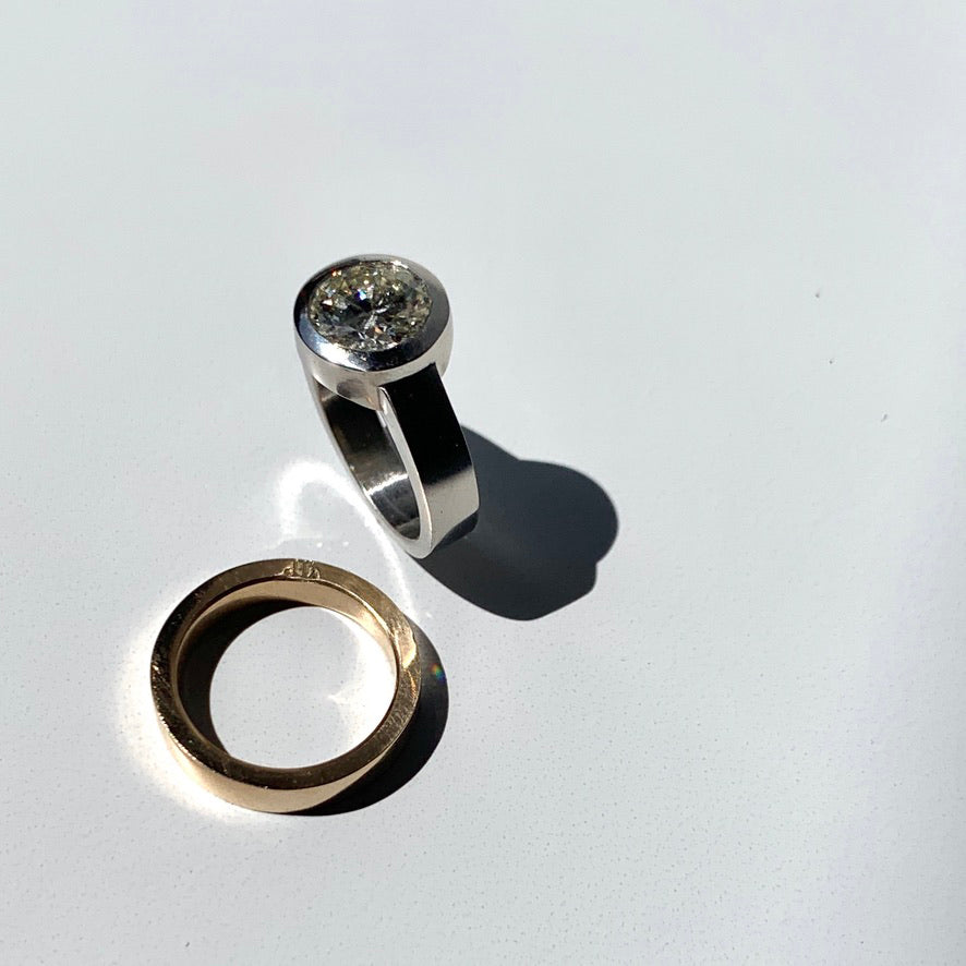 Mill Valley goldsmith Jeffrey Levin custom designed platinum modern solitaire engagement ring. Shown with 14K gold wedding band that fits snug with the engagement ring.