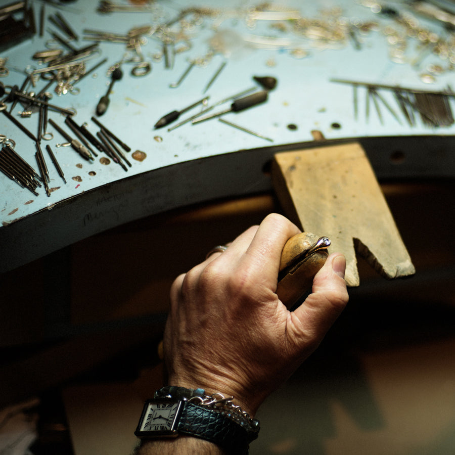 Jeffrey Levin designs custom engagement and wedding rings and bands as well as bespoke jewelry.