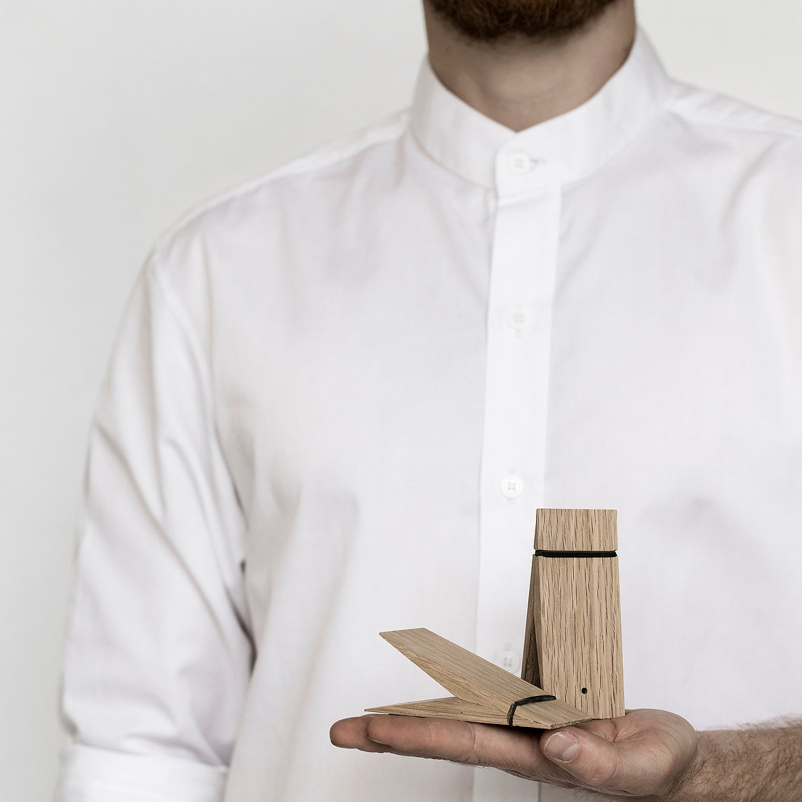 Moebe Pinch in Oak, side and back view with hole for wall hanging.