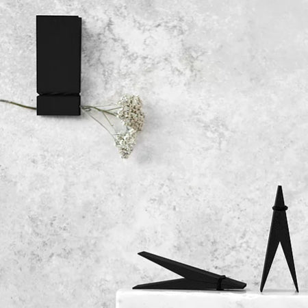 Moebe Pinch in black.