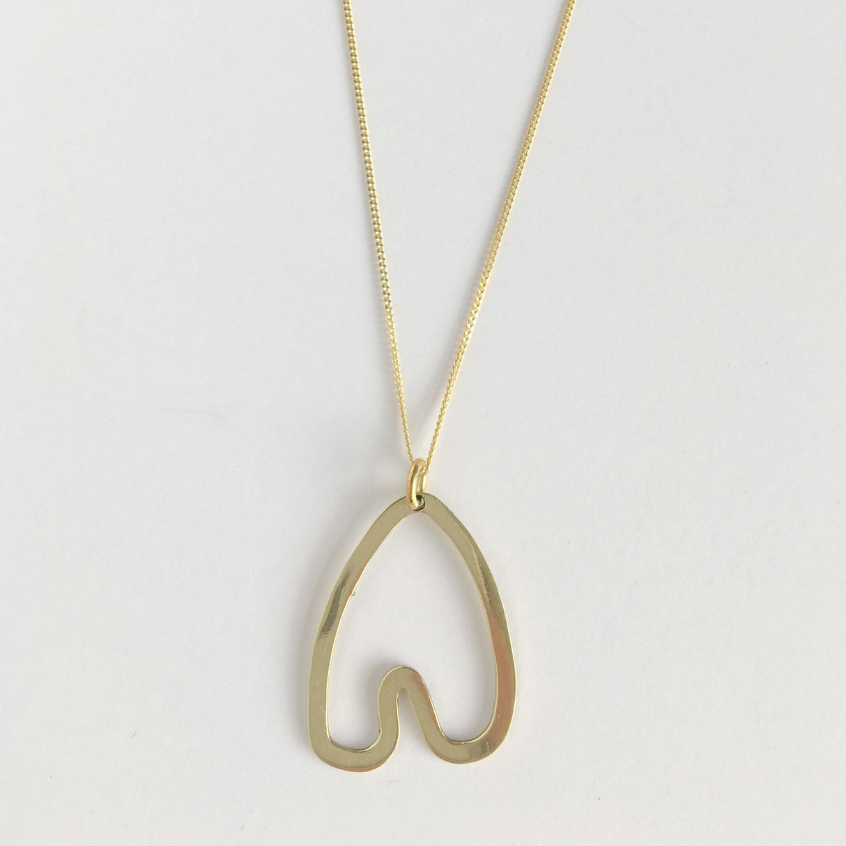 A love story about freedom. The sculptural nature of the Anaid necklace flows with the natural curves of the human form.