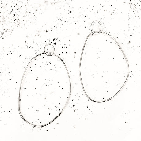 The sculptural nature of these Julia Olive earrings catch the light as they sway. A mix between the old and new, this earring is both modern and classic.