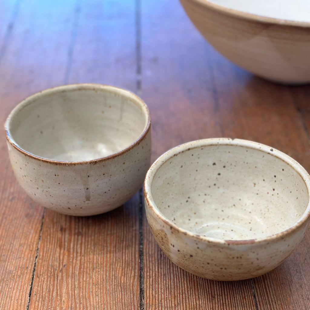 In Japanese tradition, green tea is served in a ceremonial way in a bowl called chashaku or chawan. Sisters Ceramics brings her aesthetic to this tea ritual for you to share and connect with others. 