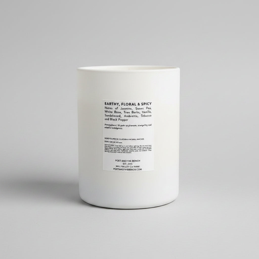 White candle with earthy, floral and spicy notes. 