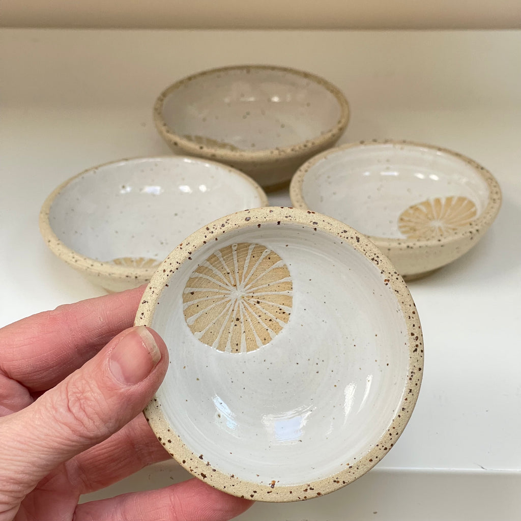 A charming small ceramic dish decorated in radial lines pattern to serve salt, pepper and chopped herbs, a dipping or soy sauce, nuts, olive pits... or to hold your favorite trinkets (rings and things) on your bedside table.