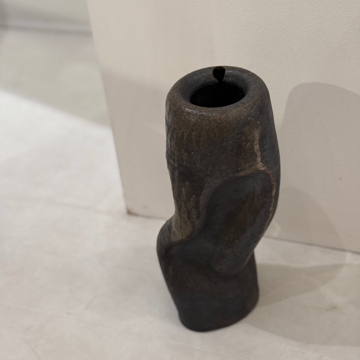 Ian Hazard Bill / Ceramics / Vase / Gesture Vase Medium