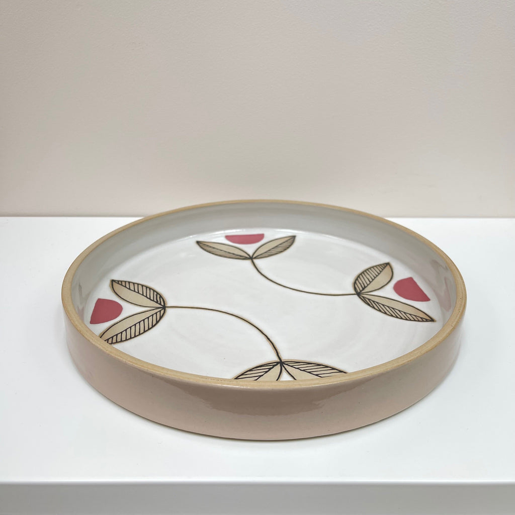We love the pink flowers aesthetic by Julems Ceramics in this tray or platter with a pink flower design motif. 