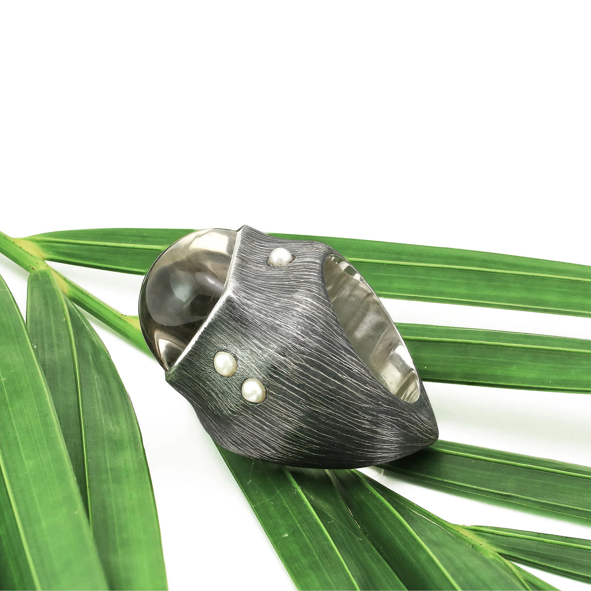 Mariella Pilato / Ring / Crystal and Pearls Rising Light