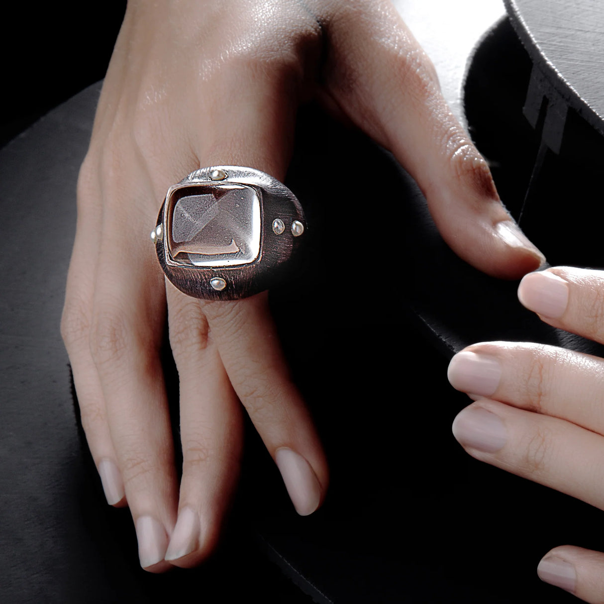 Mariella Pilato / Ring / Crystal and Pearls Rising Light