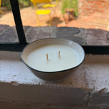 Seductive candle with non-toxic fragrance in vegetable wax in a reusable porcelain bowl. Dreammaker by Poet and the Bench