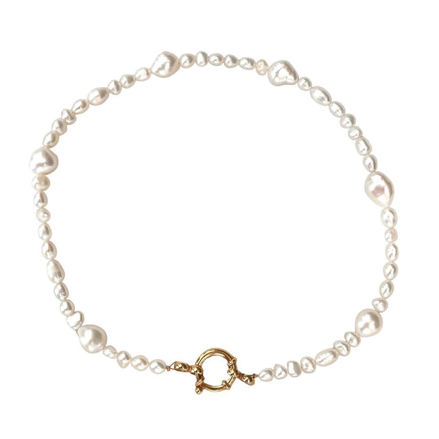 Wear this freshwater pearls choker necklace by Yellow Jewelry as your personal freedom of expression!