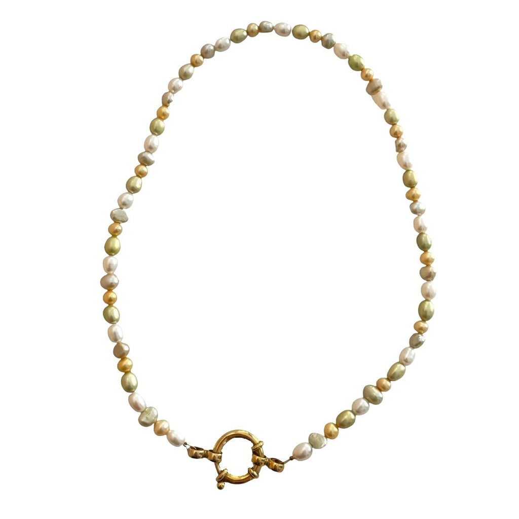 Pearls are for everyone! Wear this freshwater pearls choker necklace by Yellow Jewelry as your personal freedom of expression! Inspired by Harry Styles who loves "leaving behind fashion's old rules."