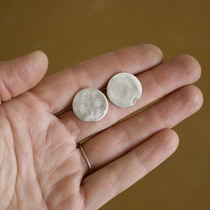 Esther Metals / Earrings / Silver Discs