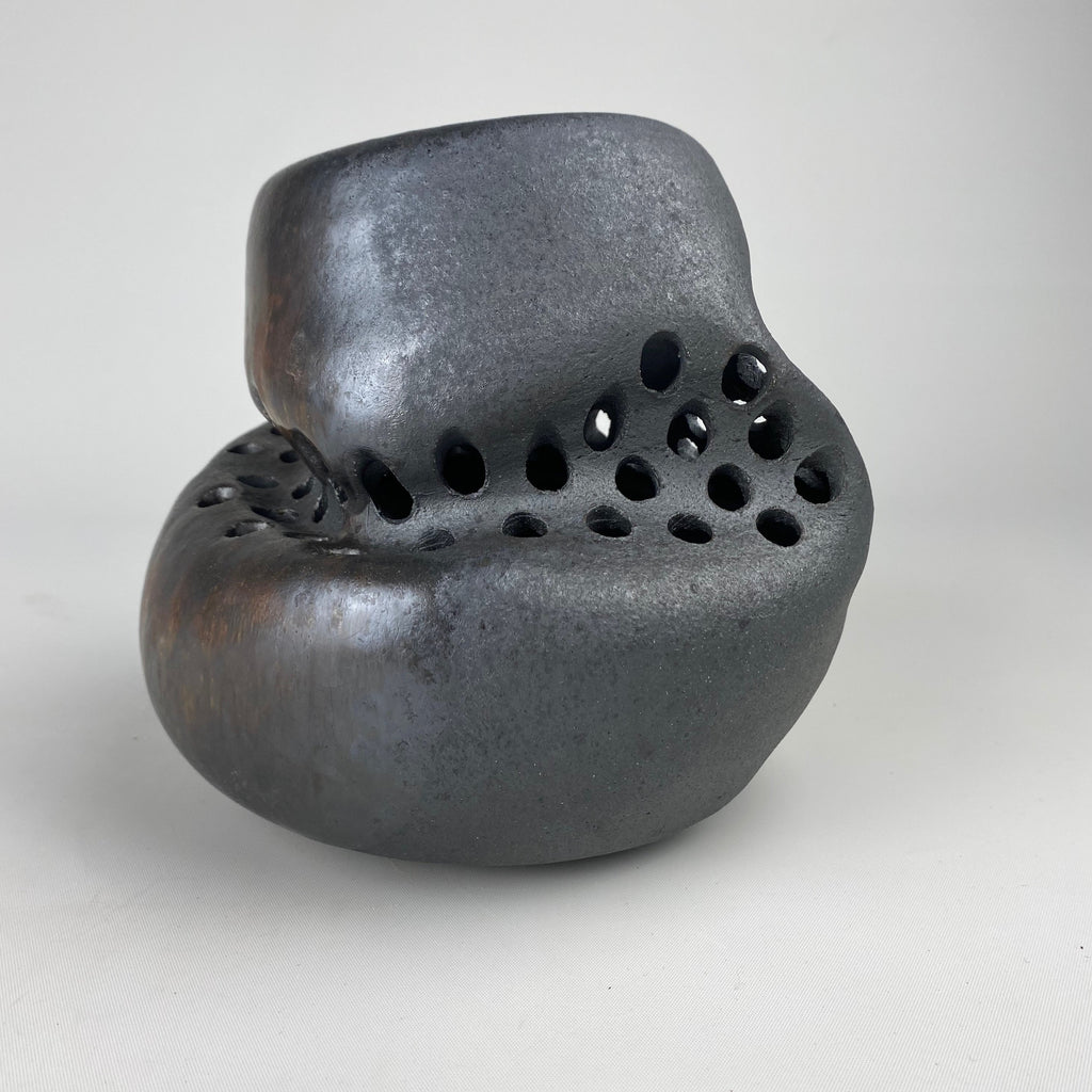 Ian Hazard Bill / Ceramics / Vase / Metallic Medium Holey Wave