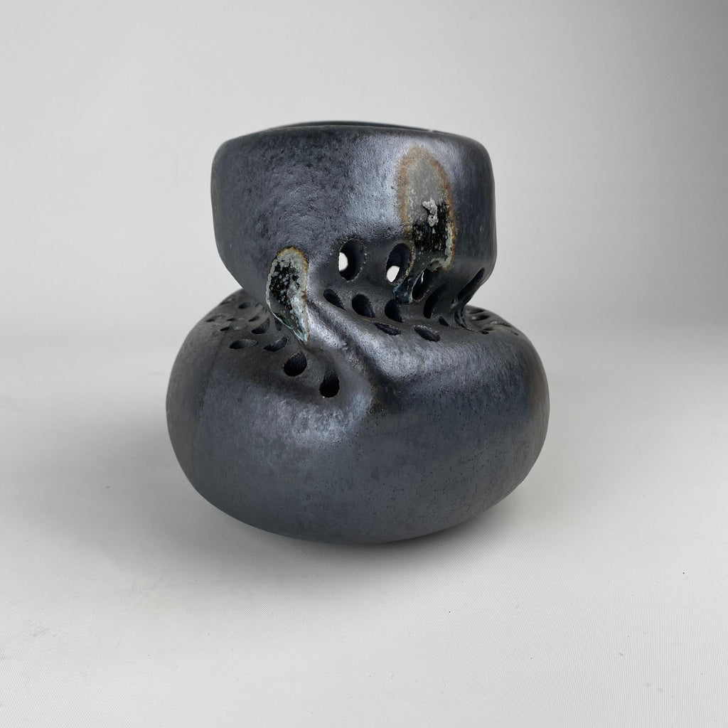 Ian Hazard Bill / Ceramics / Vase / Metallic Medium Holey Wave