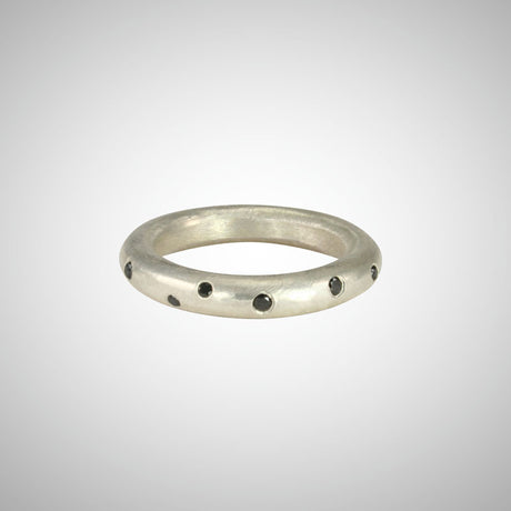 Jeffrey's hand carved style makes this perfectly imperfect unisex round ring a stunning stacker with scattered black diamonds. 
