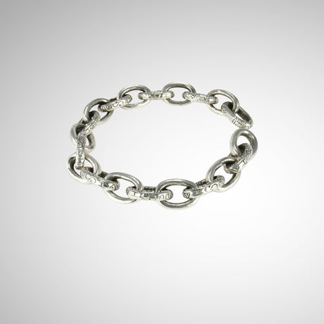 Designed and hand carved by Jeffrey Levin, Poet and/the Bench co-founder and goldsmith, this thick silver, oval chain link bracelet is yours to stack or stun on its own. The engraved oval links are finished with an architectural joint clasp system that seamlessly fit together. Edgy, yet timeless chain link jewelry.