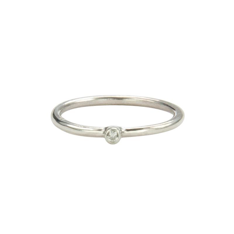 Jeffrey Levin Jeffrey's Super skinny single stone rings are a stunning engagement ring choice for the minimalist bride.