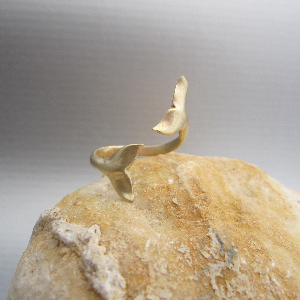 Two wild whales ready to dive into the water at sunset inspired the design of this adjustable and elegant ring. 