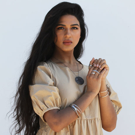 A high tide (“marea alta” in the language of the designer) inspired the design of these unique handmade bangles. The bracelet is elegant by itself, but it creates beautiful “swells” when combined with other "marea alta" bracelets of the same or different metals.
