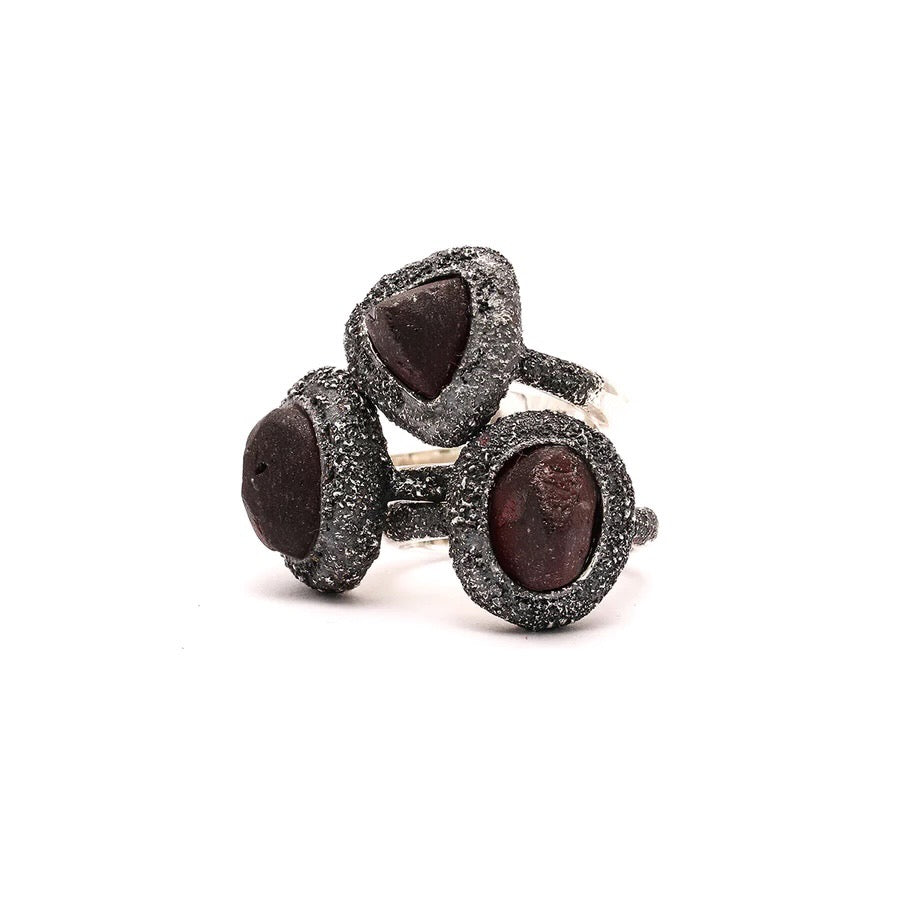 Mariella Pilato / Ring / Red Peak Garnet