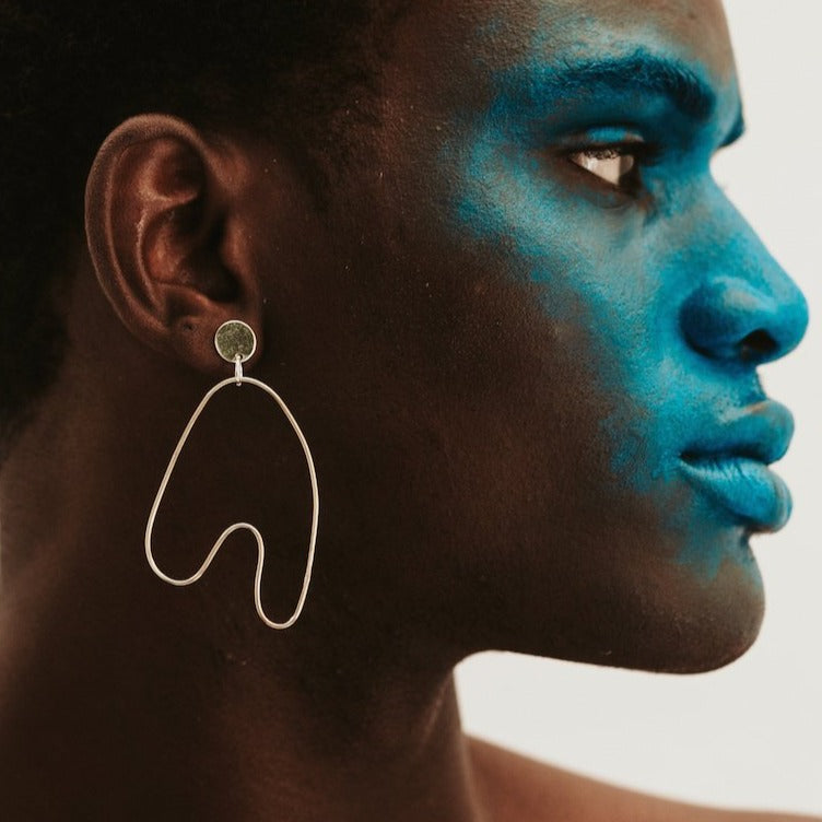 A love story about freedom. The sculptural nature of these Anaid Sway earrings flow with the natural curves of the human form.