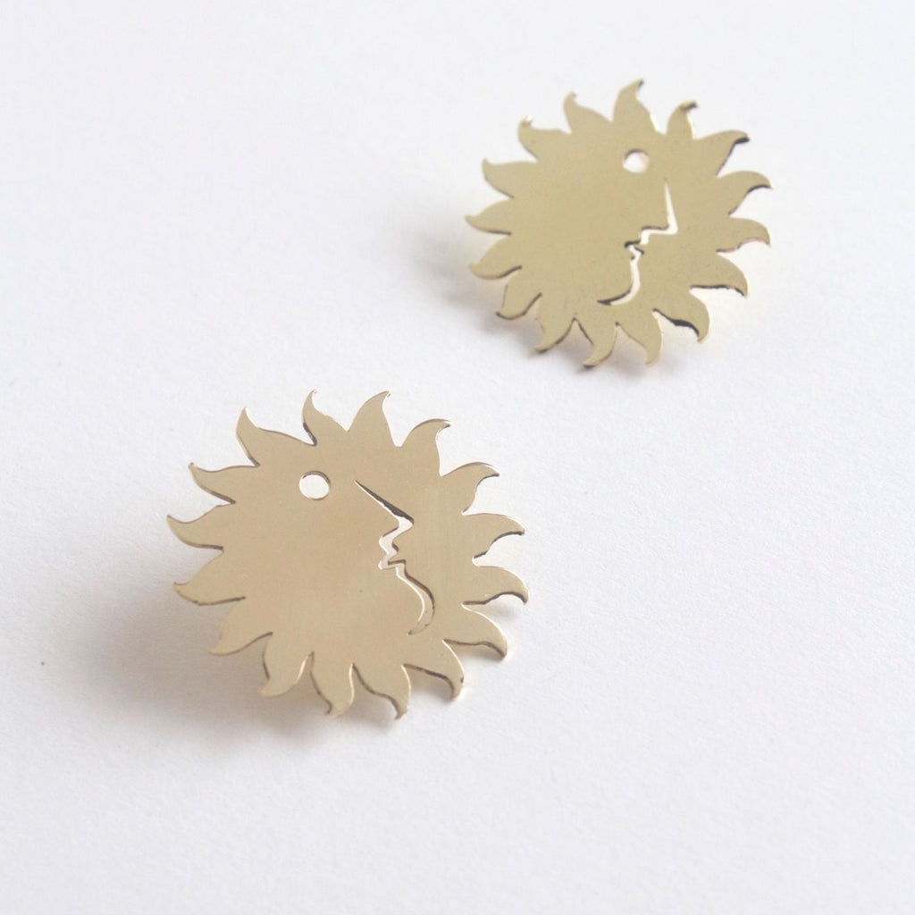 A stylish, illustrated cut-out sun face design. The Sol of the Sun Gangs post earrings bring the energy of the only star in our solar system!