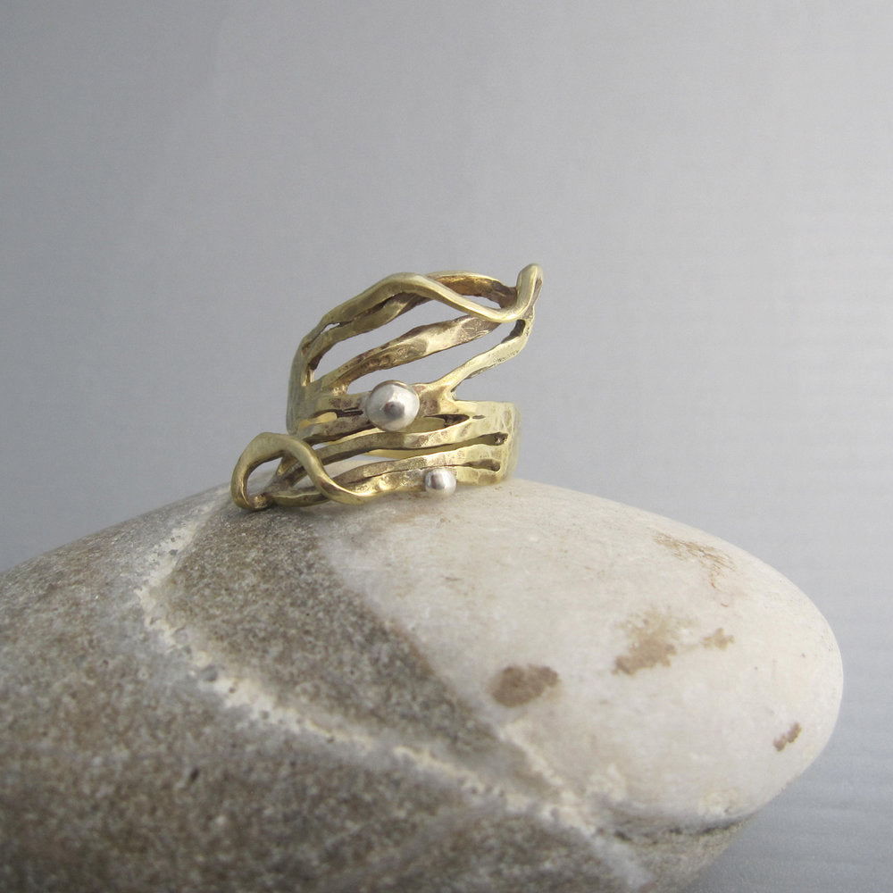 Maddalena Bearzi was inspired by a  wave roaring ("onda ruggente" in Italian) in the design of this unique handmade ring; a version of the original with a silver ball embedded at the center.